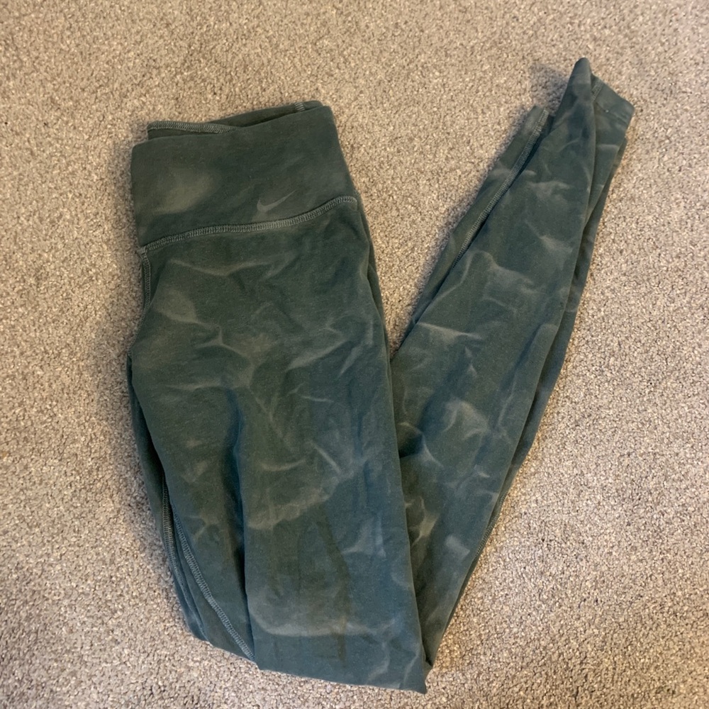 Nike camo drifit leggings